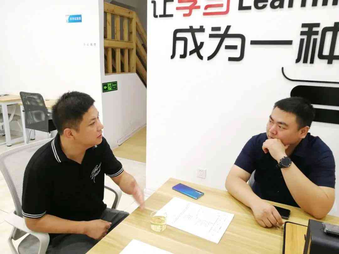 '智能AI调研报告一键在线生成与优化工具'