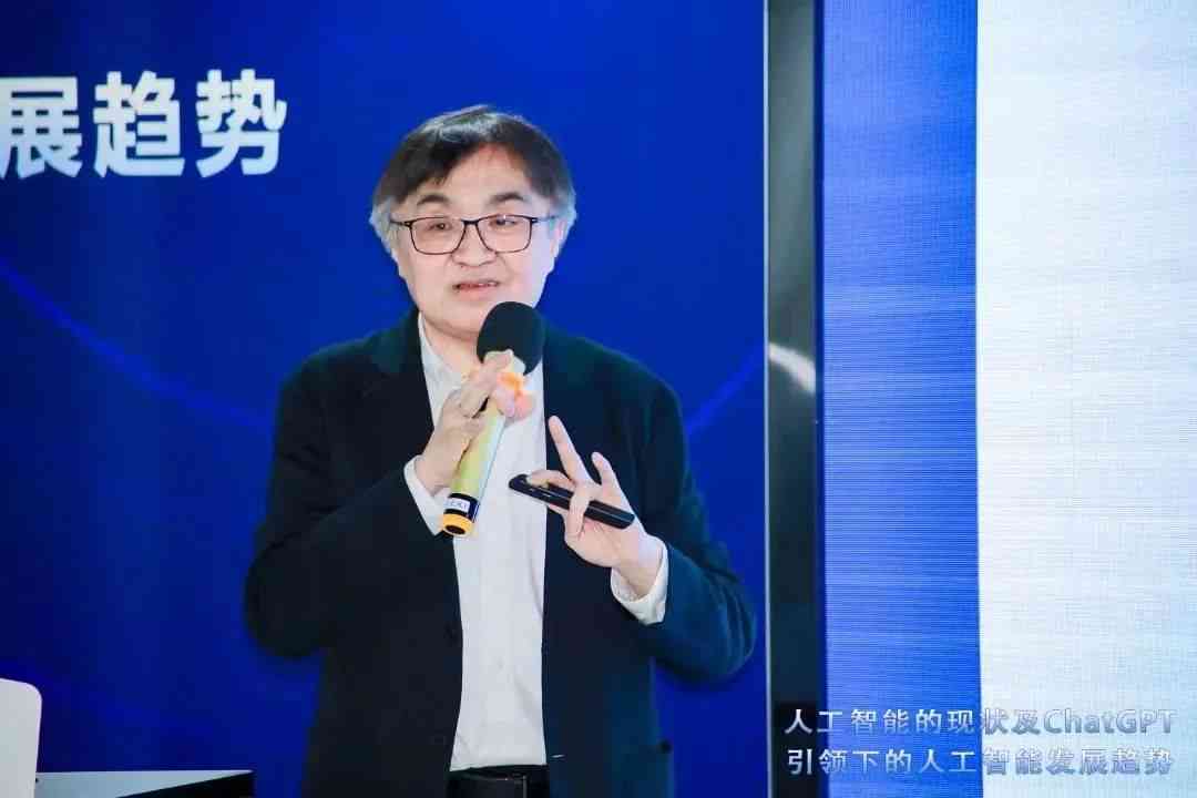 景芳与双雪涛深入探讨：AI创作现状、挑战与未来发展前景