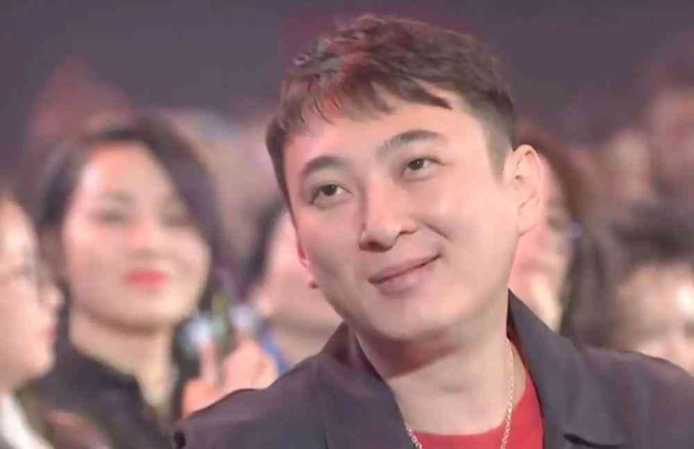 夸奖文案：中英双语精美句子与形容撰写佳句的称赞表达