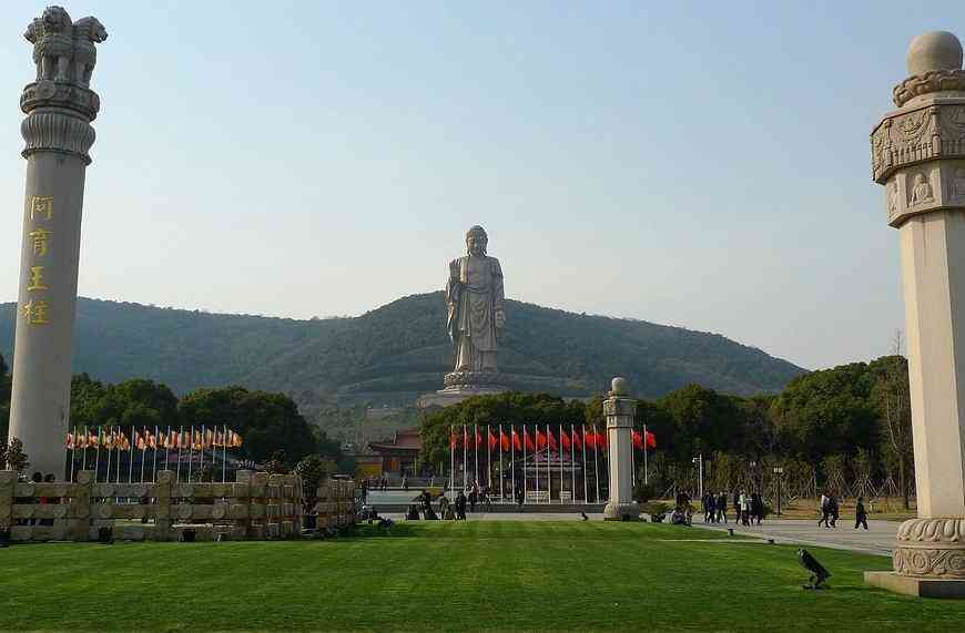 赛博朋克佛教：融合赛博朋克菩萨与大佛精神
