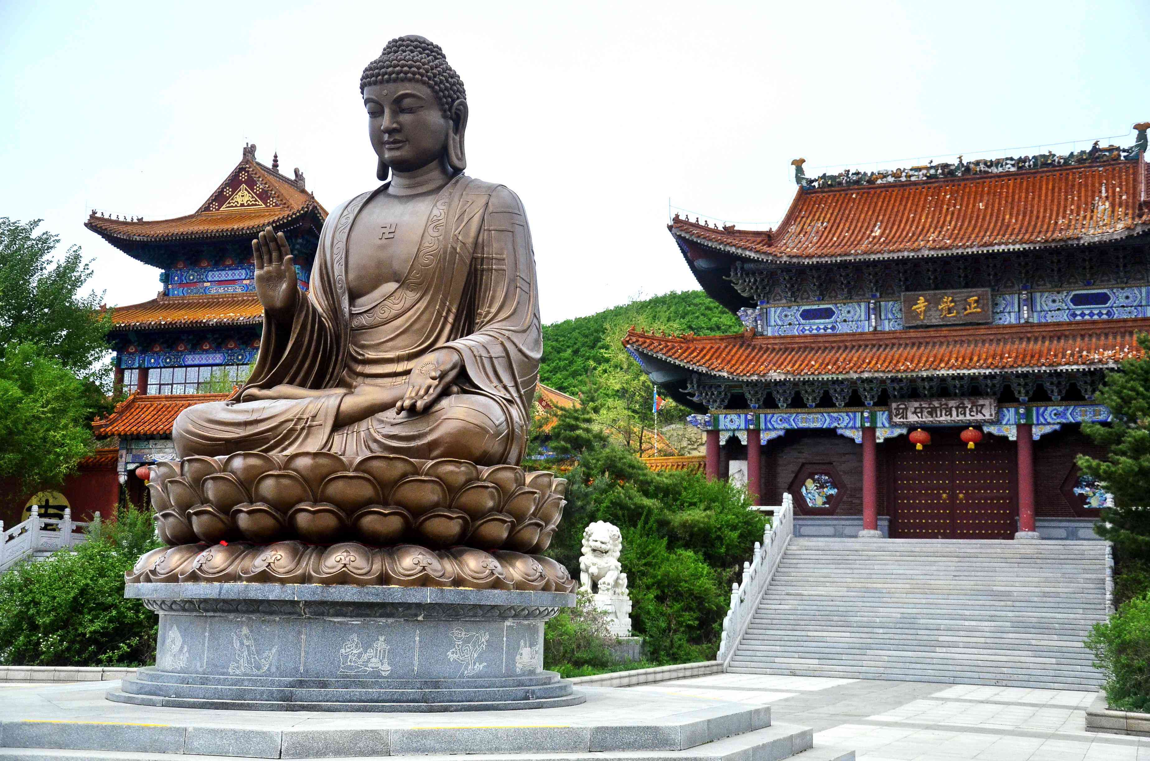 赛博朋克佛教：融合赛博朋克菩萨与大佛精神