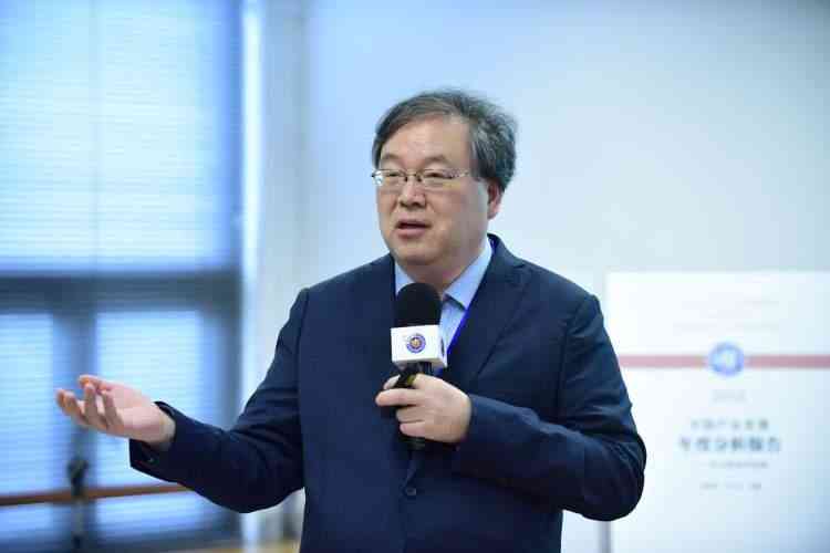 如何用ai分析几篇文件并形成报告
