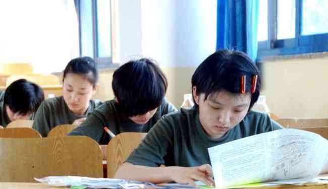 全面覆语文作文智能批改功能与优势：一键解决作文评分、修改与提升需求