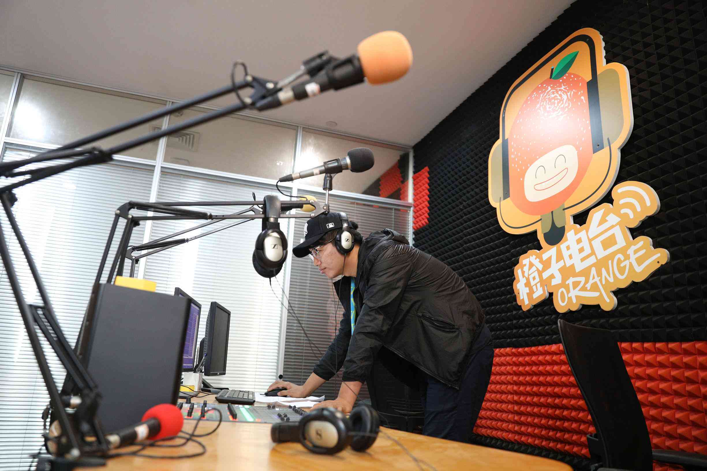 AI人工智能作词与创作：探索智能音乐、诗歌、文章生成全领域解决方案