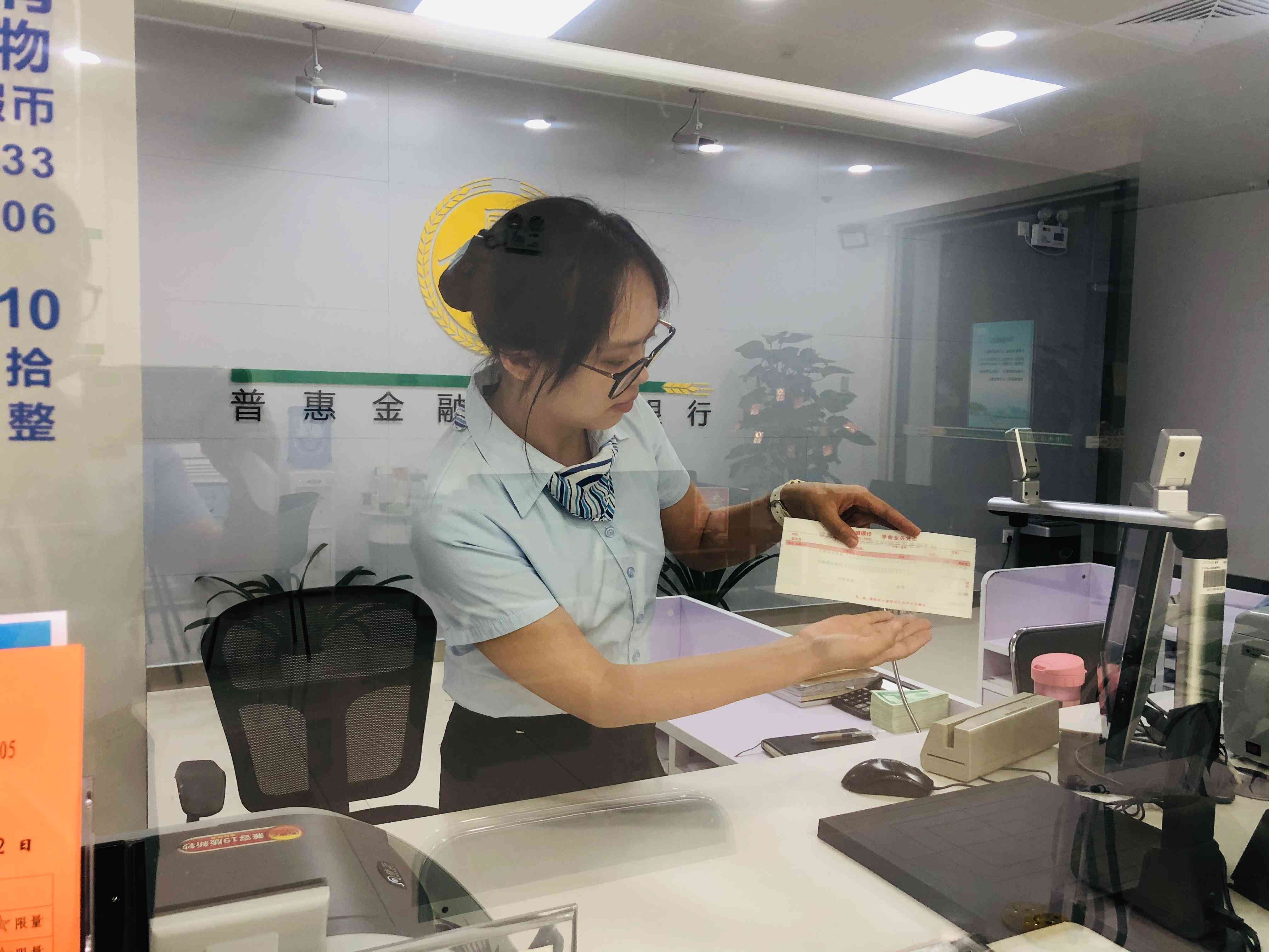智能银行服务革新：打造高效便捷的金融业务体验