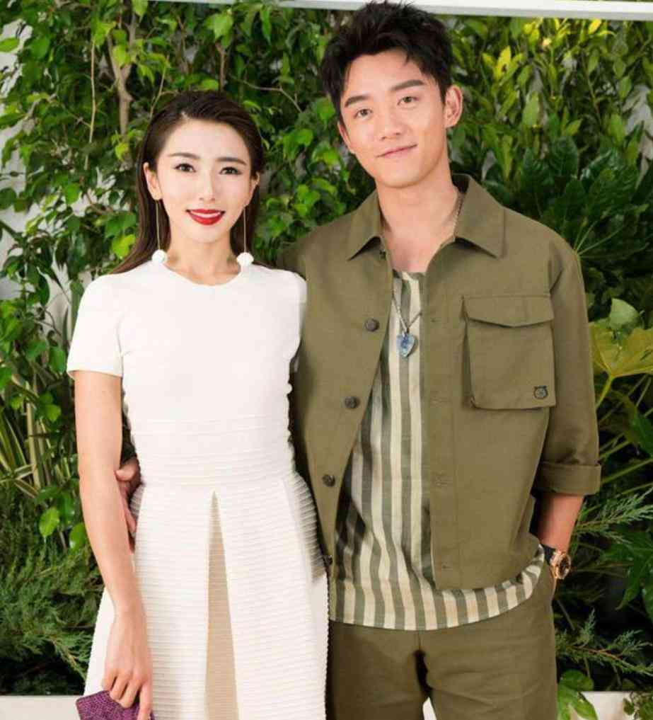 最近特别火的ai婚纱照文案