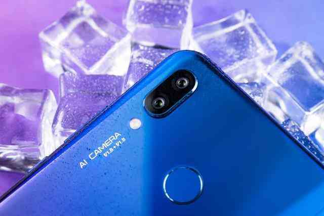 AI对称海报文案：撰写与设计制作全解析及设计说明