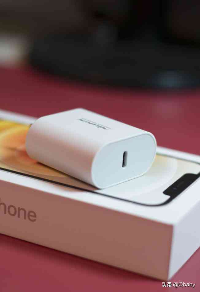 `iphone朋友圈文案：苹果手机iPhone1212Pro创意文案及不折叠技巧`