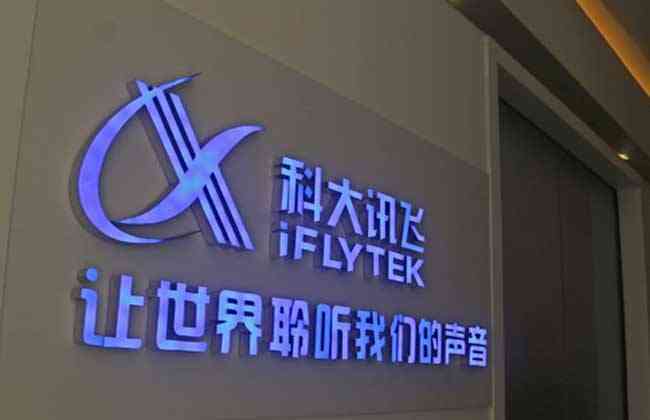 '智能AI精准模仿经典字体风格'