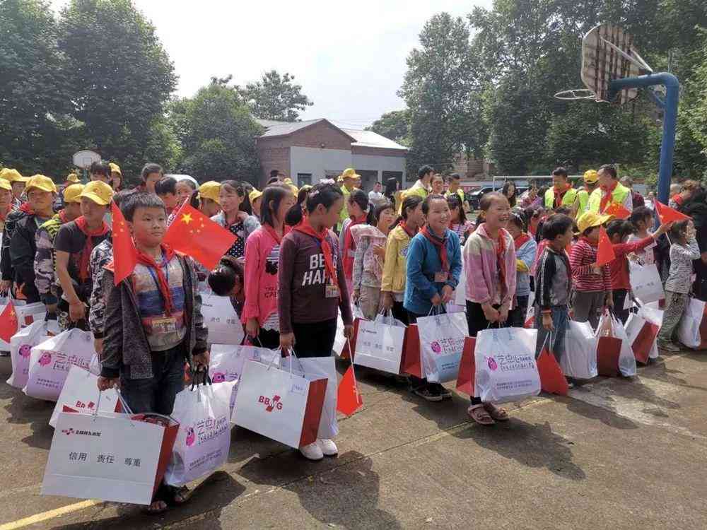 校服ai绘画文案短句怎么写 校服ai绘画文案短句怎么写
