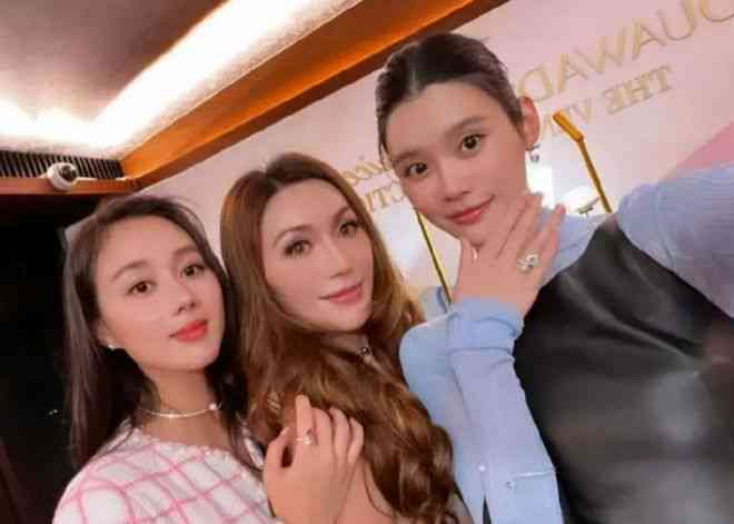 四人ai合照文案旗袍-四人ai合照文案旗袍图片