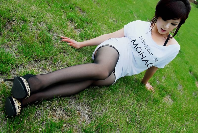 黑丝MM美眉