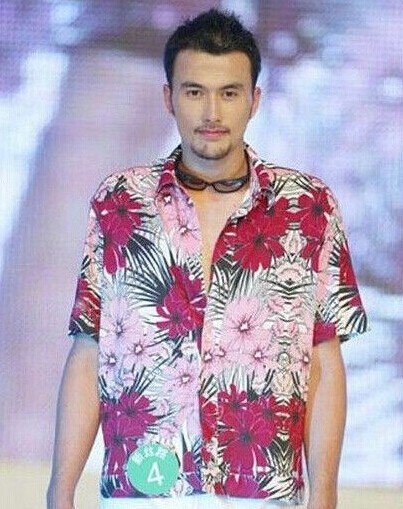 黄志玮酒驾被捕图片曝光 混血儿黄志玮个人资料及微博图片 重楼扮演者黄志玮女友图片