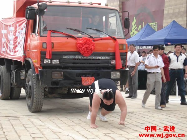 大力士吕潇老婆家庭背景照片及个人资料 吕潇体重身高曝光