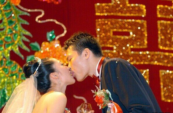 朱芳雨小三照片资料及背景微博曝光 朱芳雨为什么跟妻子胡美离婚原因 胡美个人资料照片