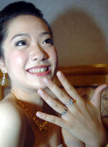 朱芳雨小三照片资料及背景微博曝光 朱芳雨为什么跟妻子胡美离婚原因 胡美个人资料照片