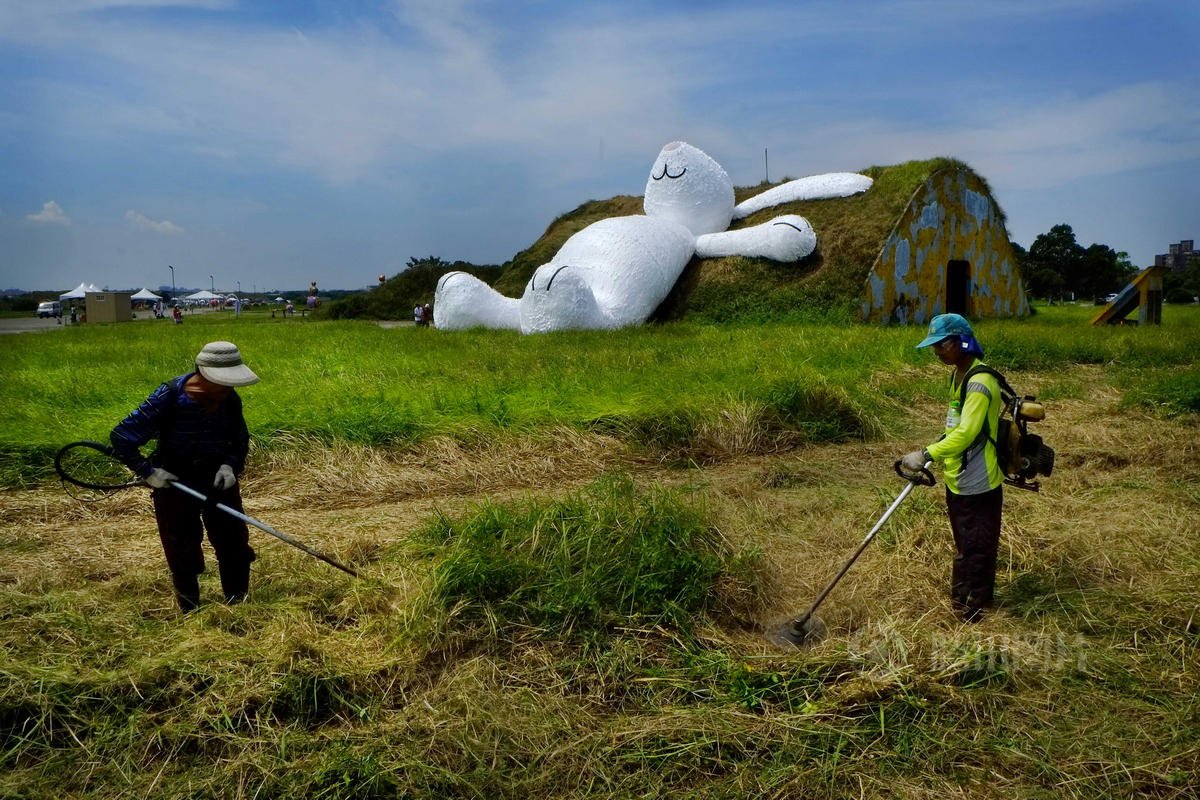 大黄鸭之父是谁霍夫曼个人资料及家庭背景 霍夫曼打造月兔原因 霍夫曼老婆照片资料