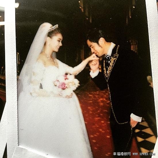 周杰伦昆凌婚礼图片视频首曝光 周杰伦调皮再扔捧花揭秘周杰伦婚礼50位亲友宾客名单