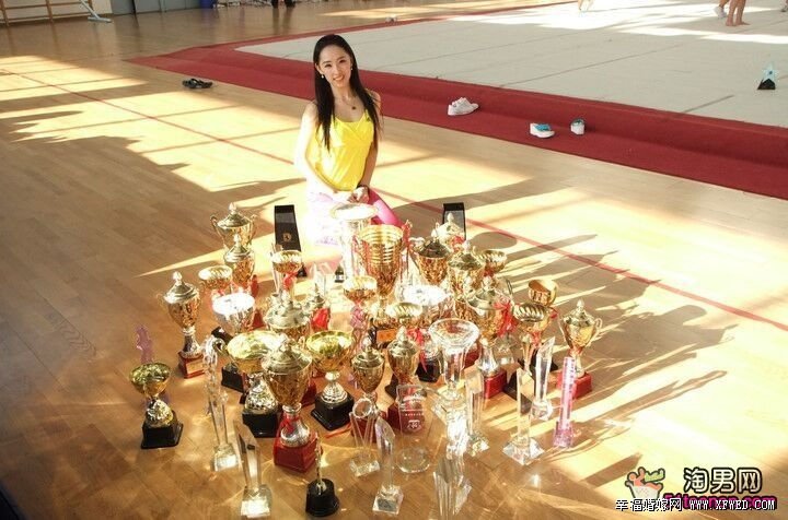 浙大美女体育老师郭虹男友个人资料 郭虹拉拉操视频图片遭热搜揭其美艳私房照家庭背景胸围