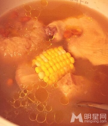姜妍煲汤照