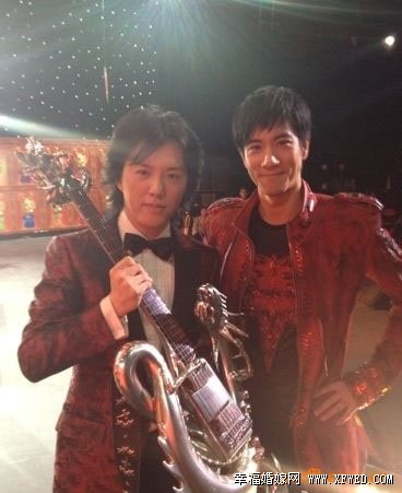 王力宏李云迪到底什么关系? 网曝王力宏跨年演唱会落泪表白视频地址揭王力宏李云迪为什么分手原因内幕