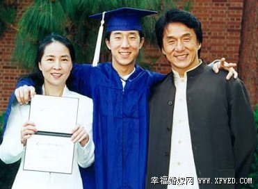 林凤娇怀孕时成龙交往几个女友都有谁? 揭其个人资料家庭背景照片