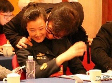 成龙抱过的女星