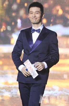 邓紫棋与黄晓明出席活动