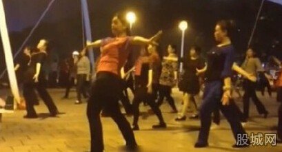 《喜欢你》走进广场舞