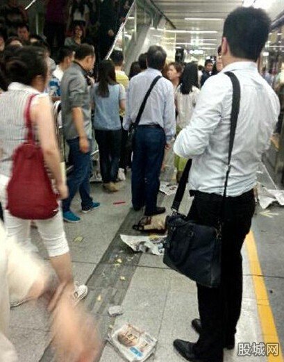 深圳地铁踩踏