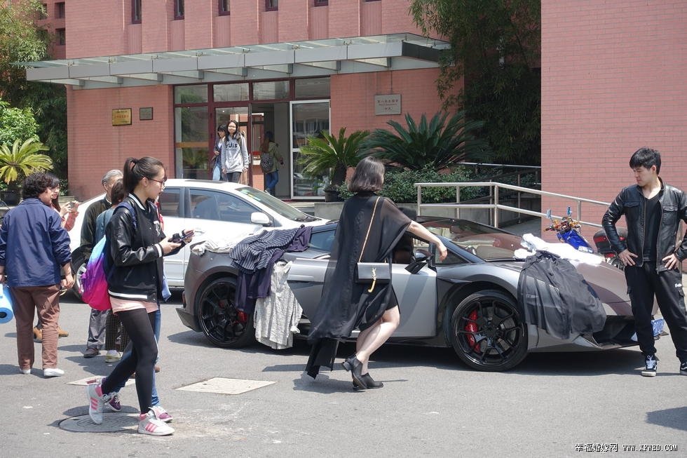 开兰博基尼卖衣服的女大学生是谁叫什么? 深扒土豪车主个人资料及家庭背景
