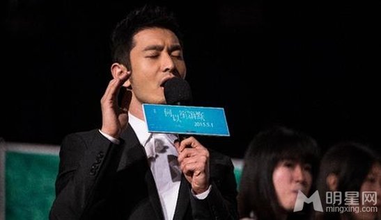 黄晓明现场演绎主题曲