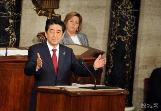 日甘当美忠实小弟