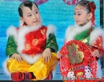 邓鸣贺和妹妹邓鸣璐剪花花视频观看地址 邓鸣贺白血病为什么复发原因曝光揭其个人资料照片背景