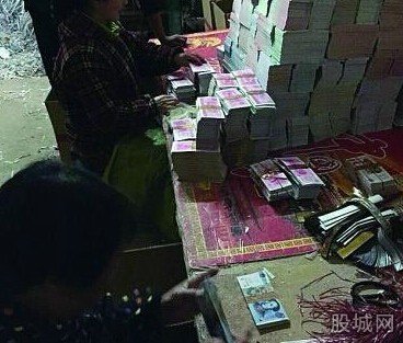 人民币被仿制成冥币