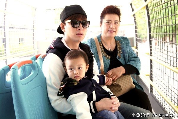 贾乃亮父母是谁干什么的? 贾乃亮父亲身价多少曝光揭其个人资料及家庭背景