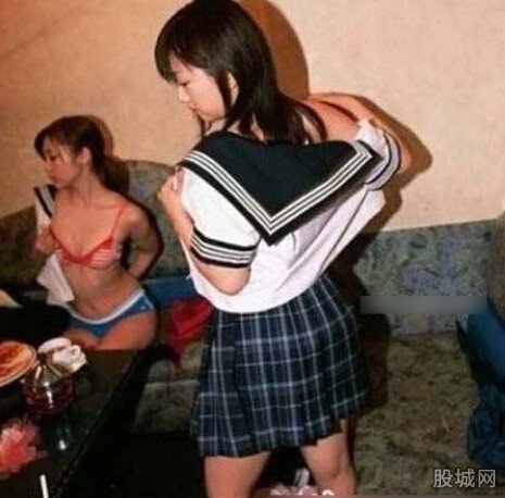 女大学生全裸陪酒