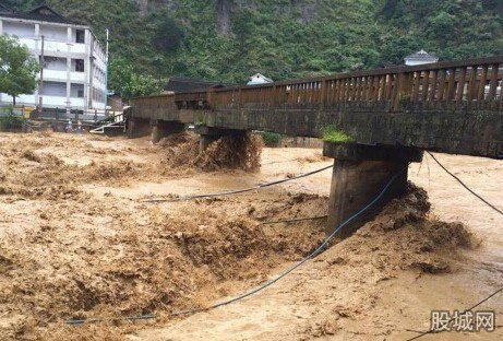 雷山洪水