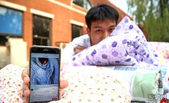 清华男生卖学姐被褥