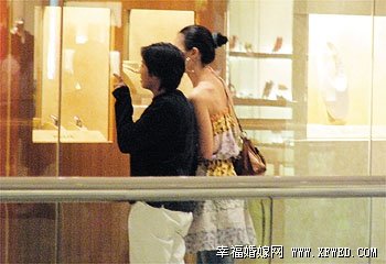 刘嘉玲与名媛邓霓仪什么关系? 揭邓霓仪个人资料身价及家庭背景
