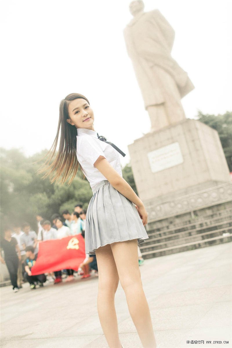 搏击第一美女主持周薇胸围多少?揭其男友个人资料及家庭背景