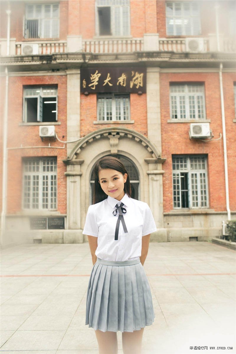中国搏击美女主持周薇性感私房照曝光 揭其个人资料及家庭背景