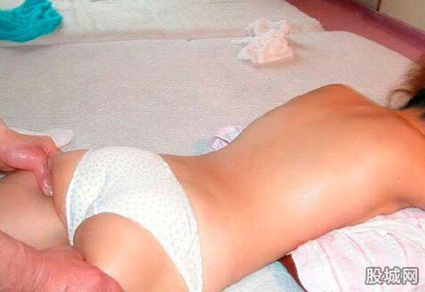 男子为刺激一天内4次猥亵女性