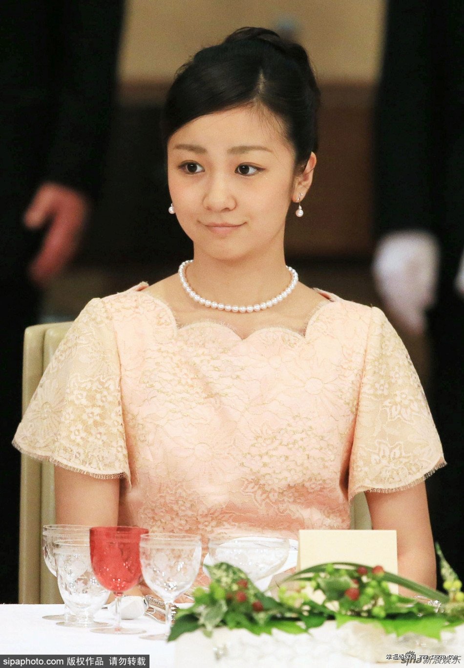 日本佳子公主结婚了没男友是谁? 佳子公主优雅出席宴会高清照曝光揭其个人资料及家庭背景