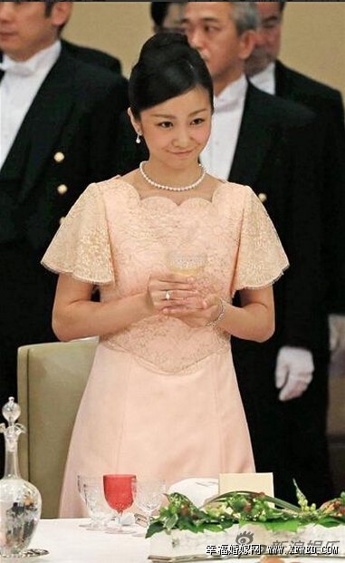日本佳子公主结婚了没男友是谁? 佳子公主优雅出席宴会高清照曝光揭其个人资料及家庭背景