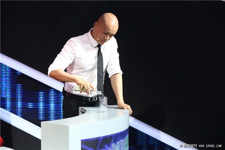 超级演说家残疾选手崔万志个人资料 乐嘉为什么发酒疯原因内幕揭乐嘉耍酒疯图片视频