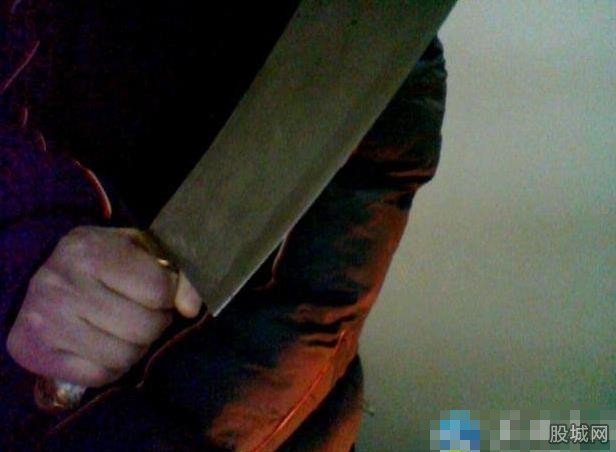 单亲妈妈砍死男友