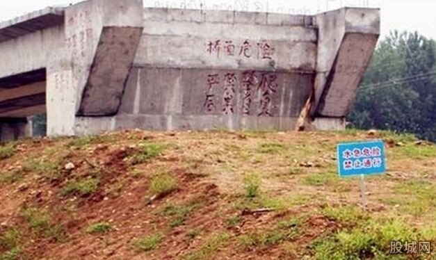 湖北奇葩大桥