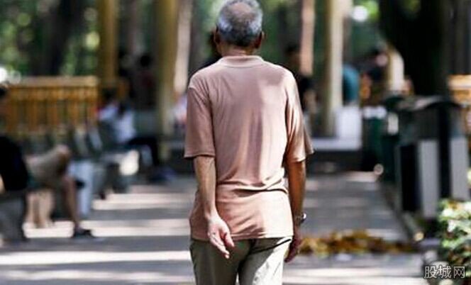 男同性恋与妻结婚30年
