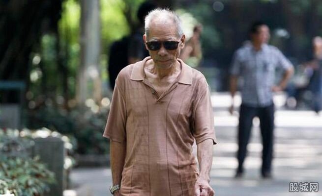 男同性恋与妻结婚30年